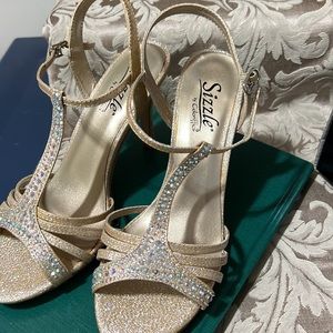 Sizzle coloriffic nude heel w stones